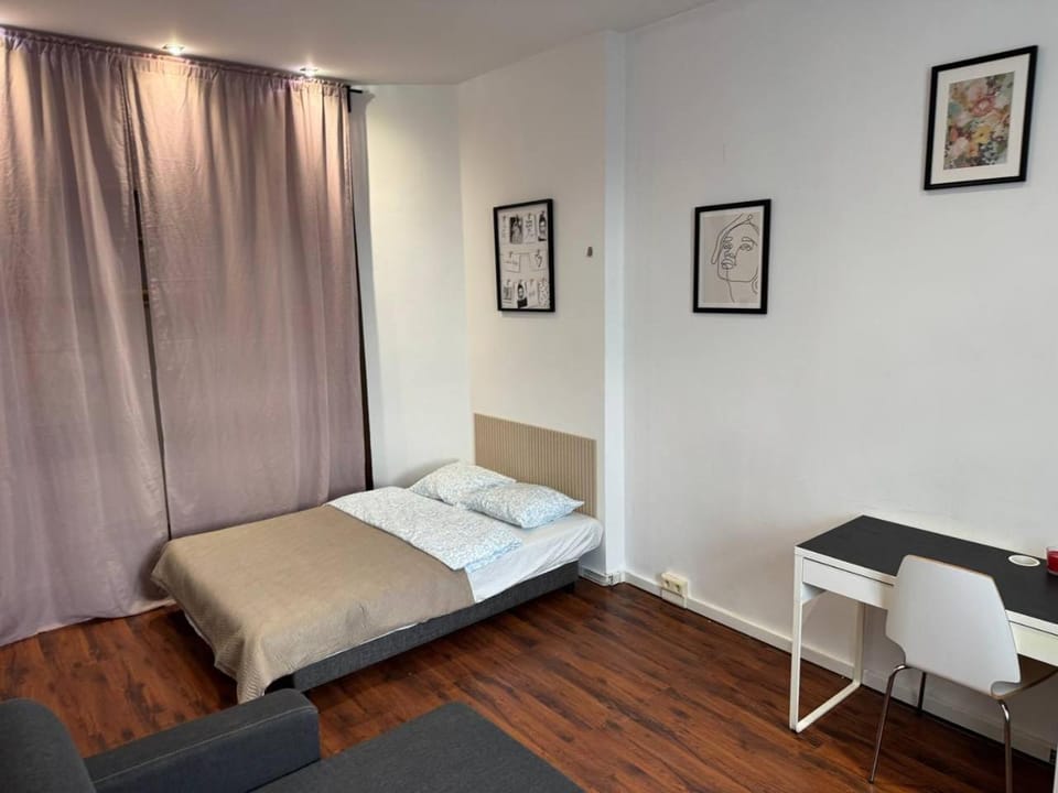 PozNest - Tanie Pokoje - Samodzielne Zameldowanie - Self Chek Hostel in Poznan