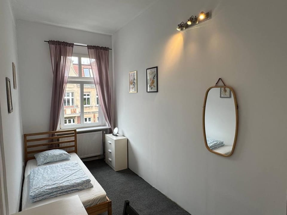 PozNest - Tanie Pokoje - Samodzielne Zameldowanie - Self Chek Hostel in Poznan