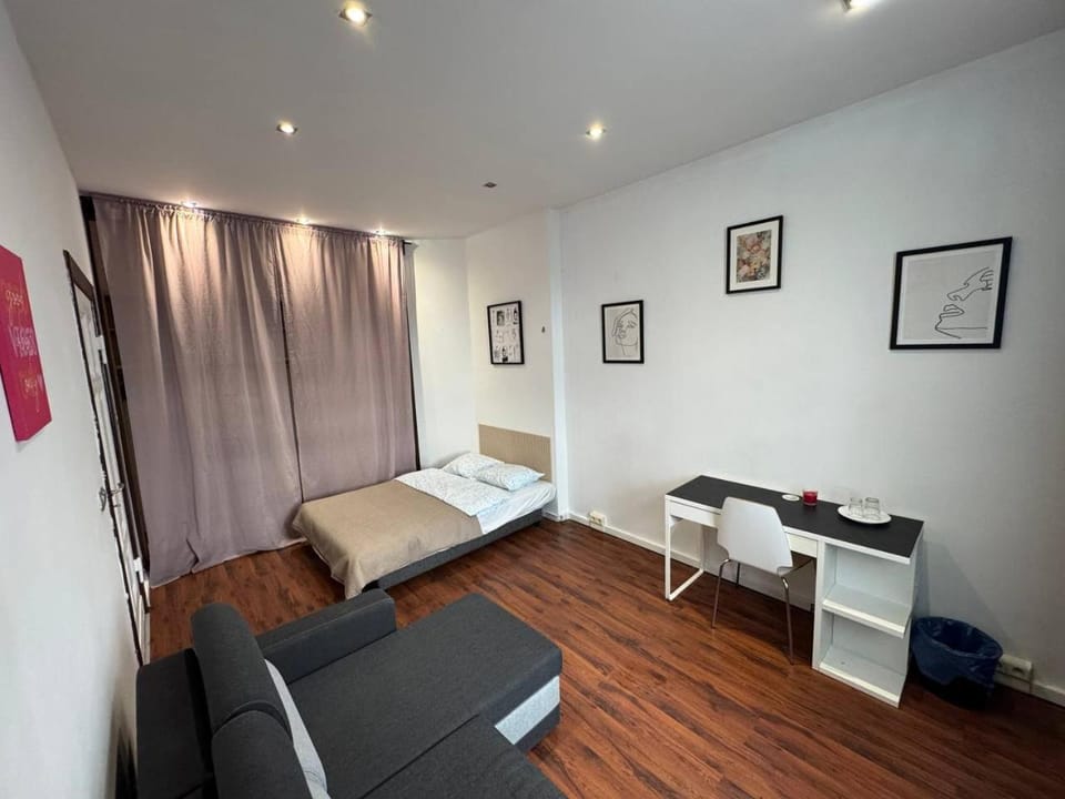 PozNest - Tanie Pokoje - Samodzielne Zameldowanie - Self Chek Hostel in Poznan