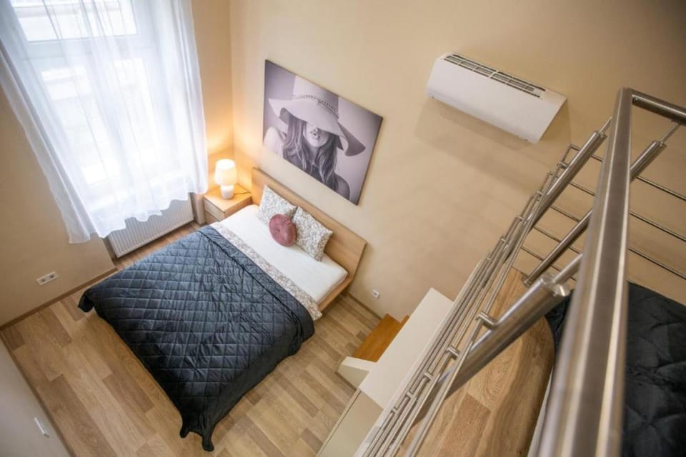 Bed, Bedroom, air conditioner