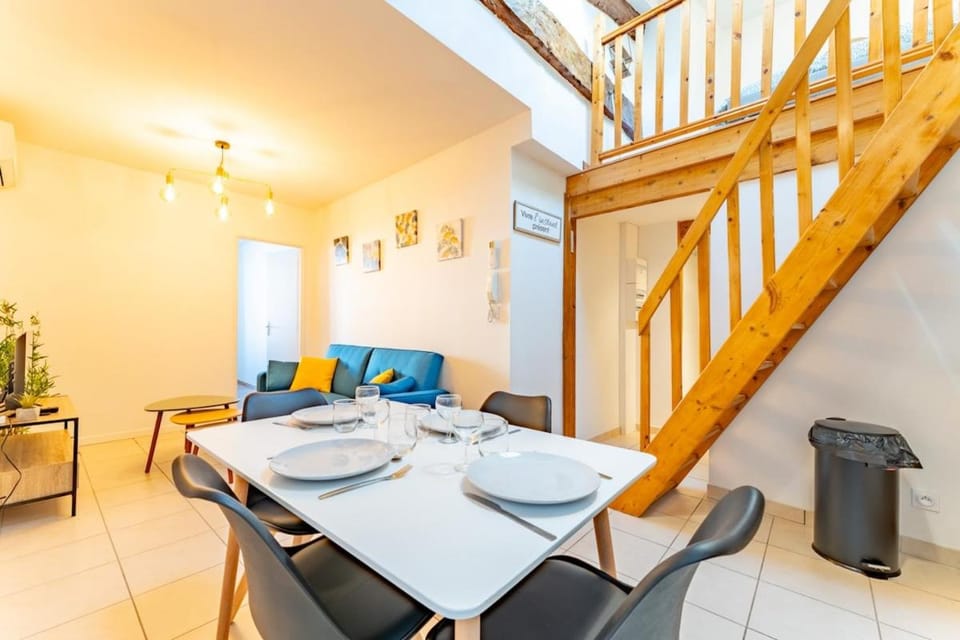 Living room, Dining area