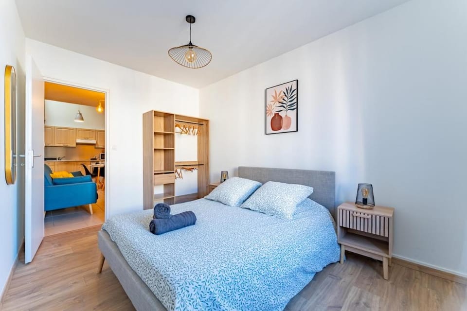 Bed, Photo of the whole room
