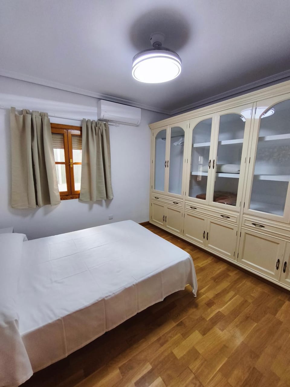 Bed, Photo of the whole room, Bedroom, wardrobe