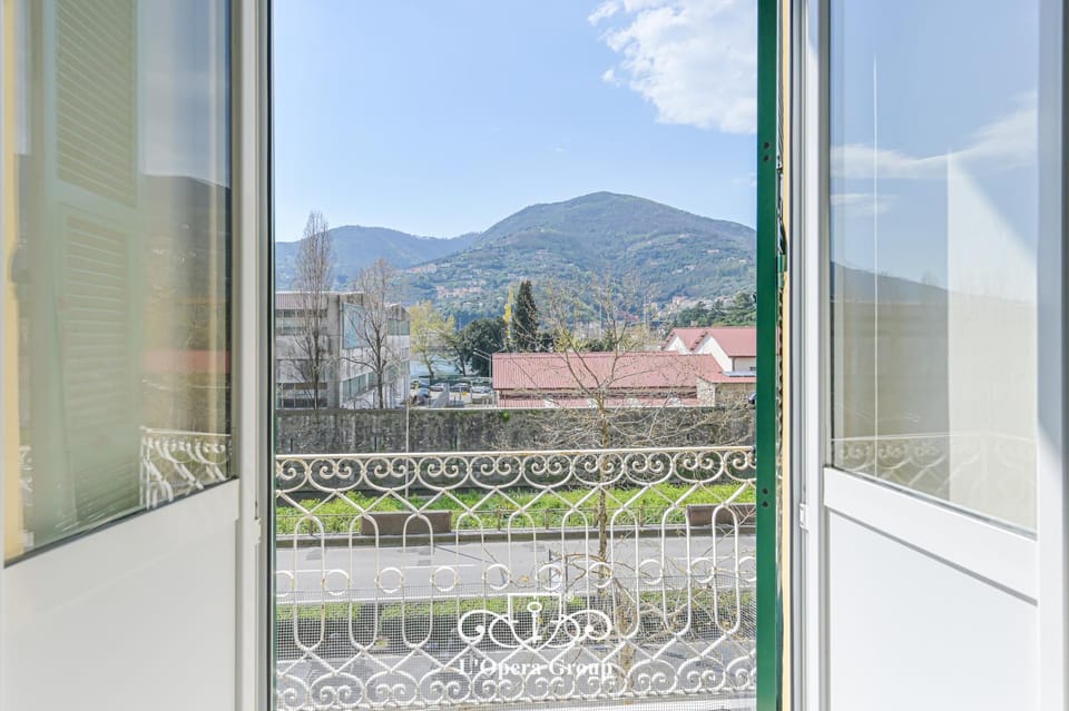 Balcony/Terrace, Mountain view
