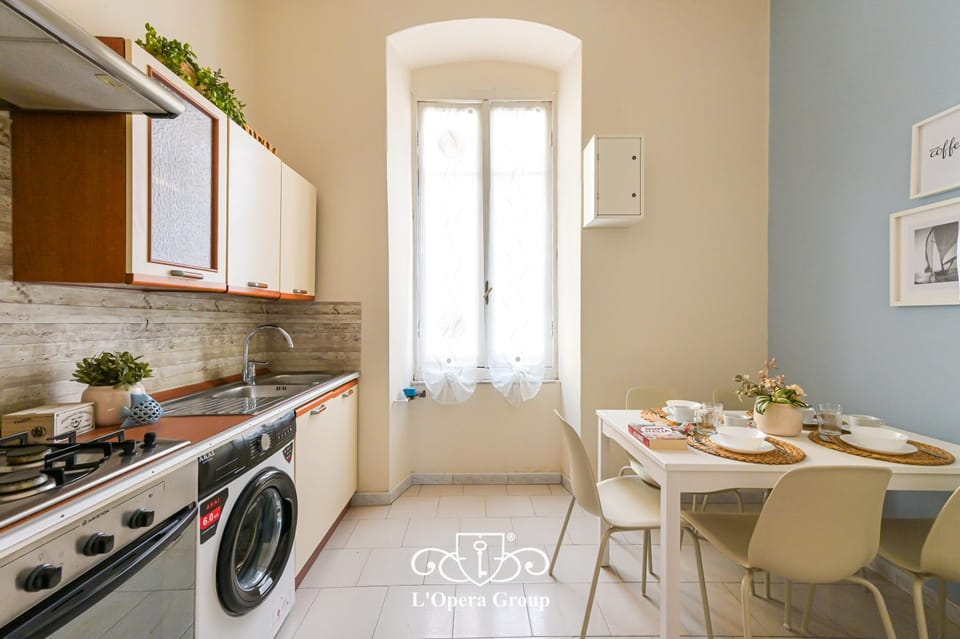 Kitchen or kitchenette, Lunch, oven, washing machine, kitchen