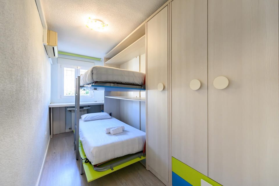 SAB52 - Amplio Chalet 3 dormitorios y 2 baños, terraza y barbacoa - Alquiler temporal Apartment in Madrid