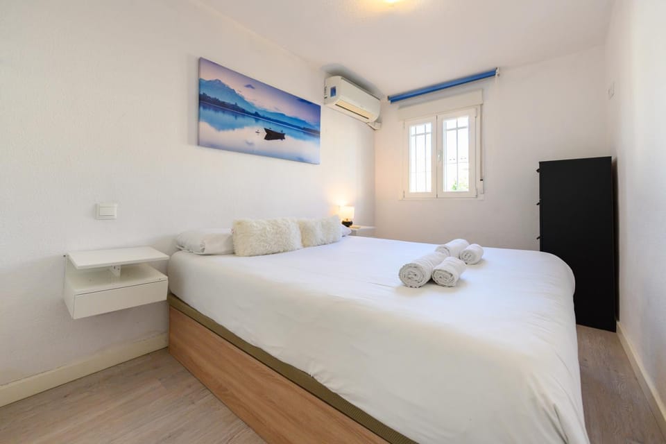 SAB52 - Amplio Chalet 3 dormitorios y 2 baños, terraza y barbacoa - Alquiler temporal Apartment in Madrid