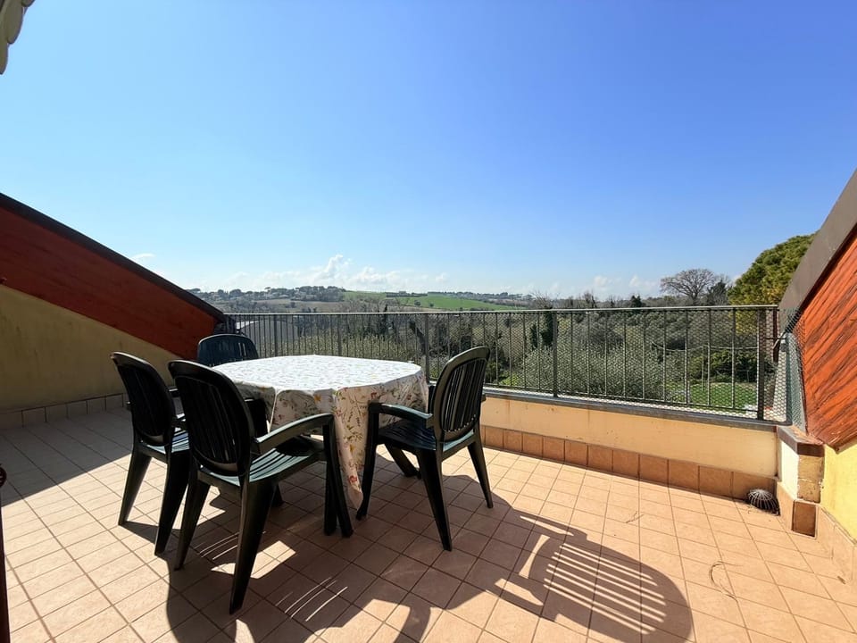 S361 - Sirolo, bilocale in residence con piscina Apartment in Numana