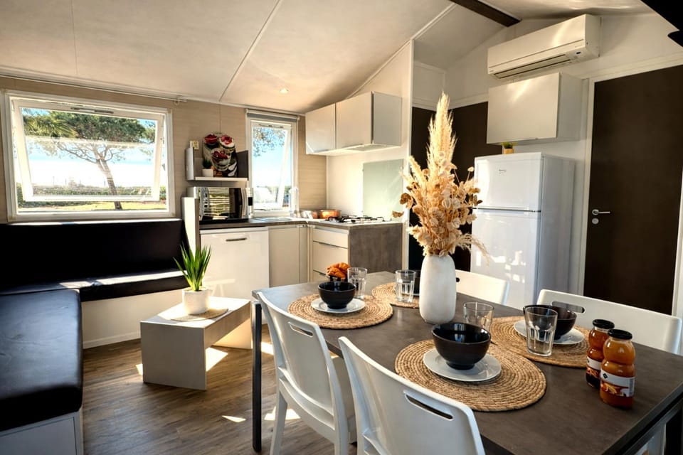 Kitchen or kitchenette, Living room, Dining area, stove