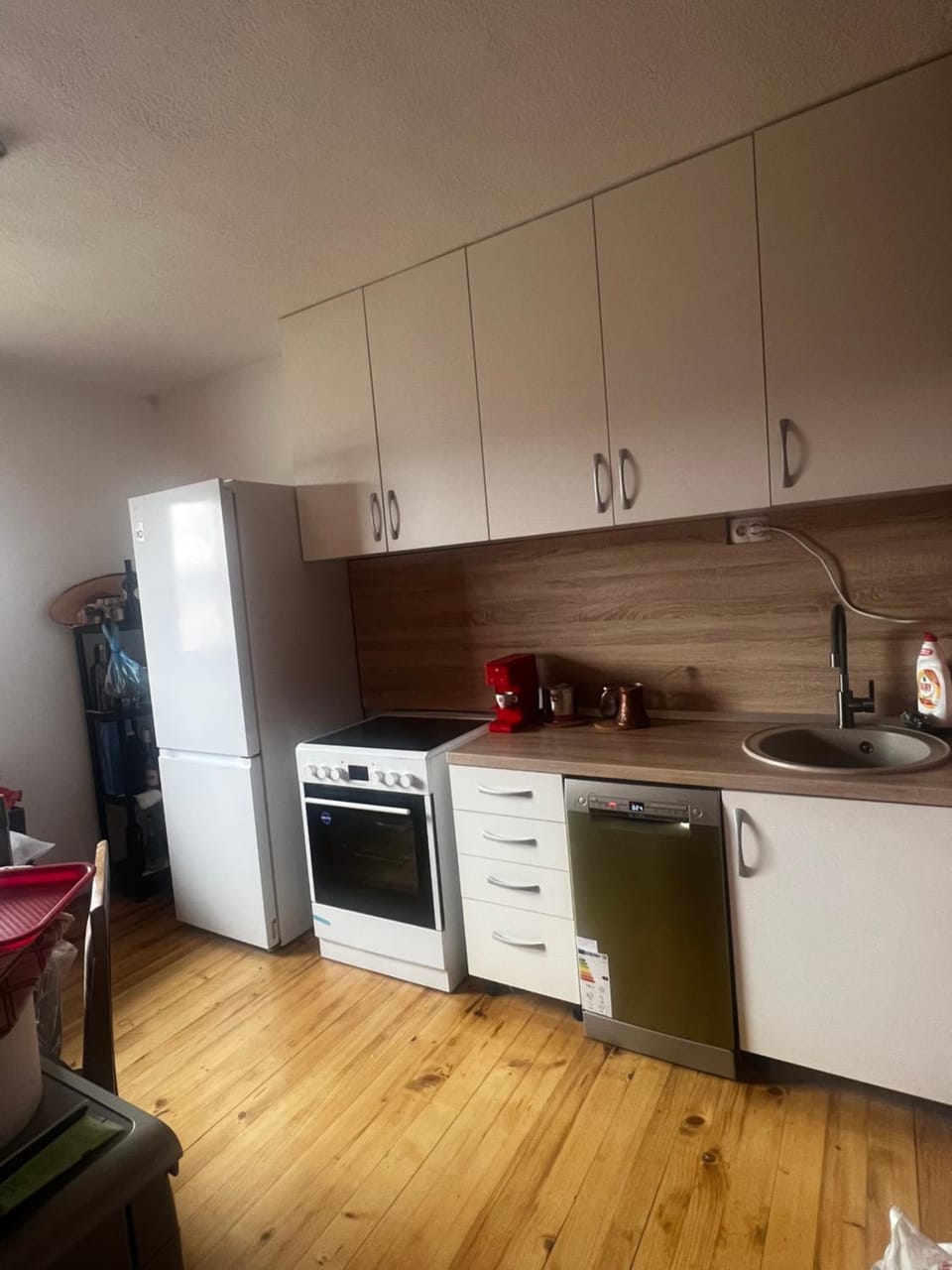 Kitchen or kitchenette, Communal kitchen