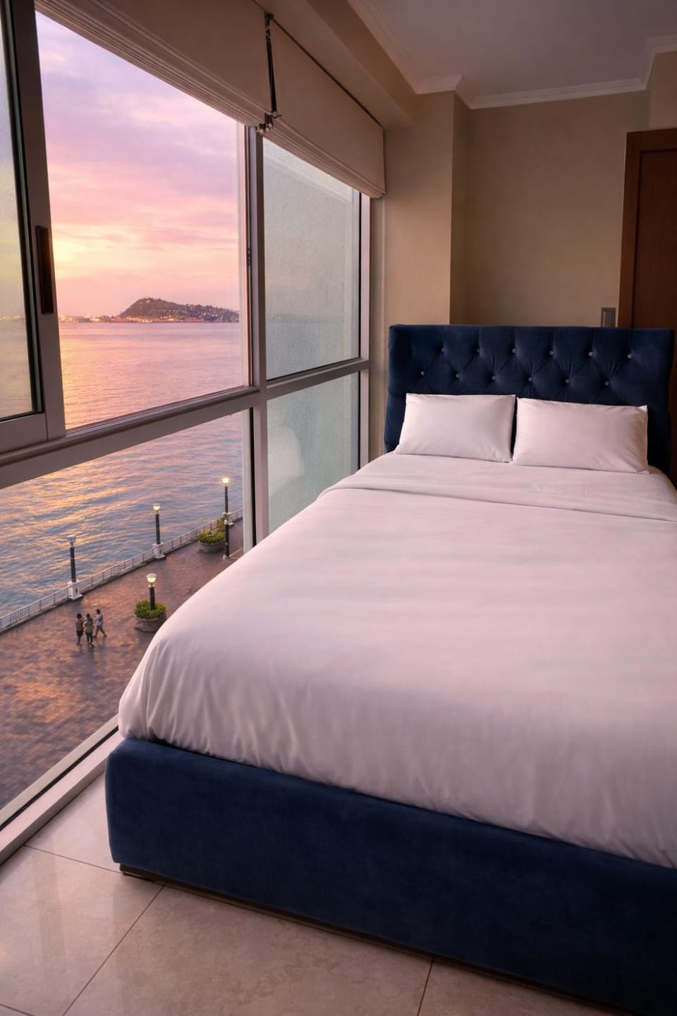 Bed, Photo of the whole room, Landmark view, River view, Street view, air conditioner