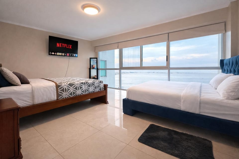 Bed, Bird's eye view, TV and multimedia, Photo of the whole room, towels