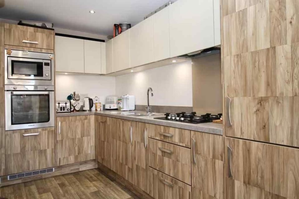 2 BD 4 Beds Parking WiFi House in Corby