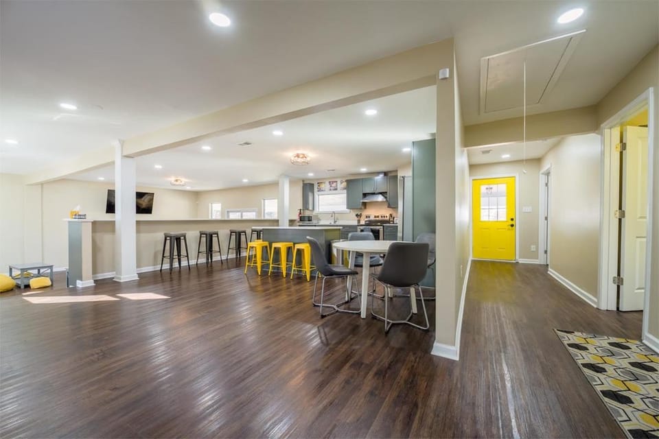 Cozy Staycation Getaway with Huge Backyard Villa in Stone Mountain