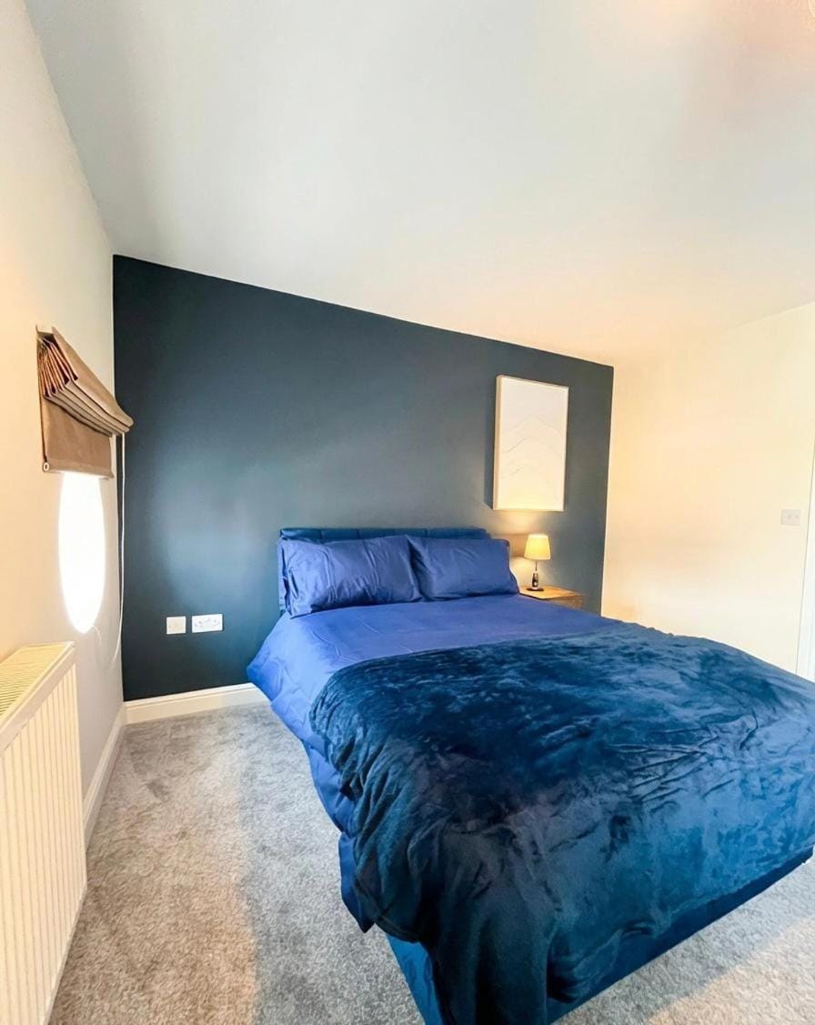 5 BD 25 Bath Parking WiFi House in Derby