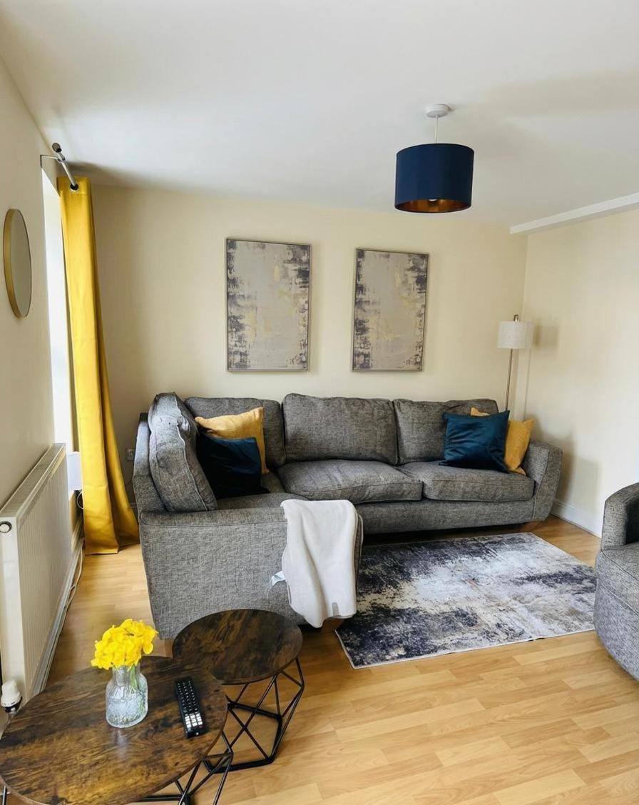 5 BD 25 Bath Parking WiFi House in Derby