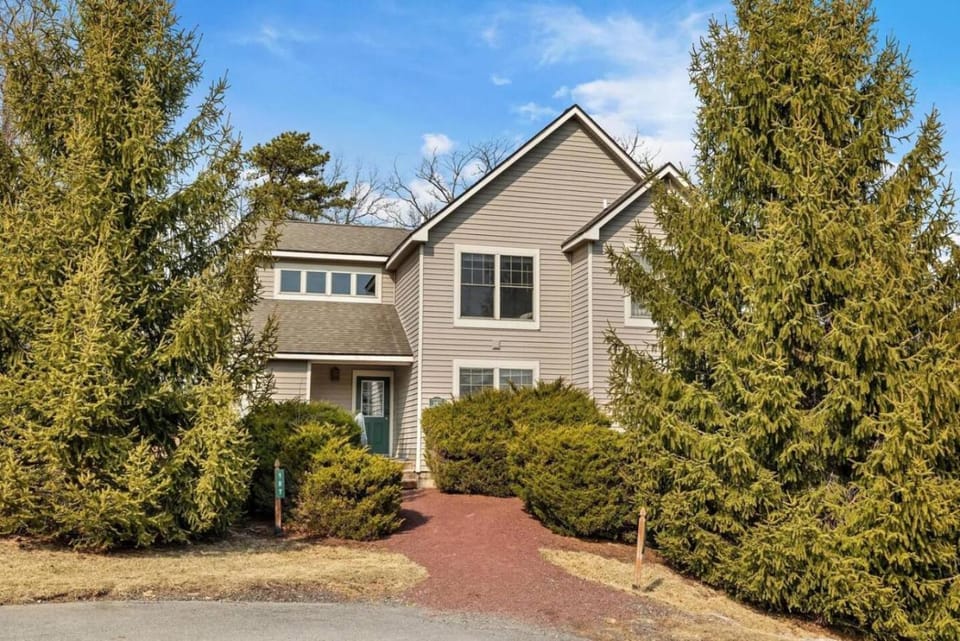 A Blind Camelback Mtn views 2m to slopes House in Pocono Mountains