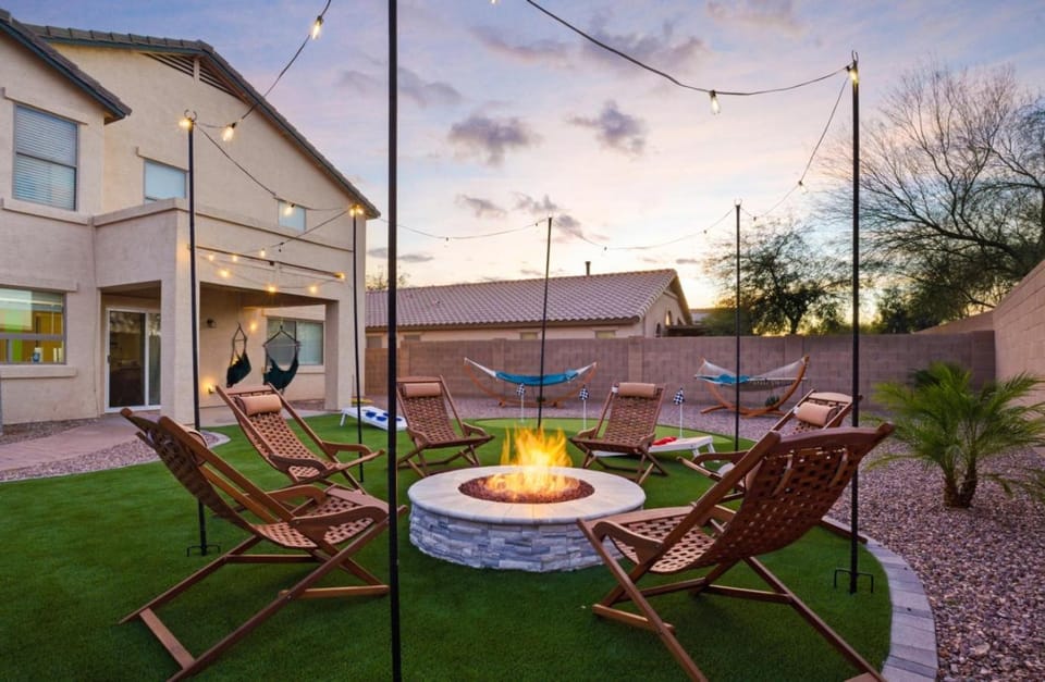 Glow and Go Heated Pool, Spa, Mini Golf, Fire Pit Villa in Casa Grande