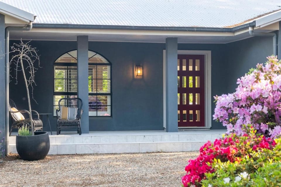 Southern Highlands Villa, Spacious, Gardens, Pool House in Bundanoon