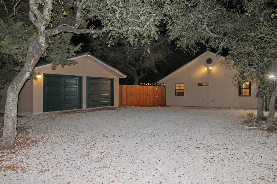 Canyon Lake, Hot Tub, Arcade, Mini Golf, Sleep 8 House in Canyon Lake