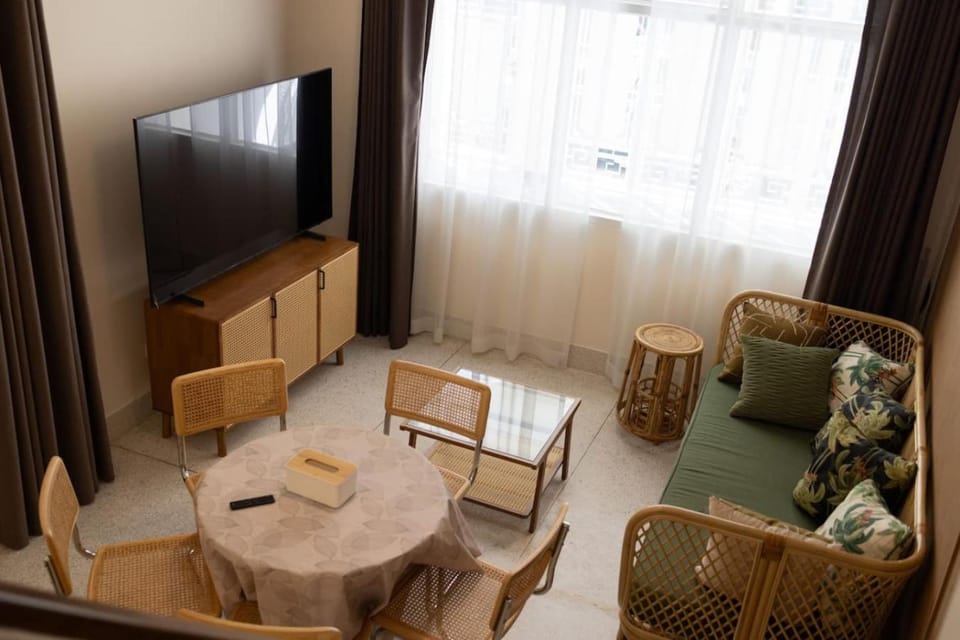BKK CBD WholeFloor Apt 3BR 3BA 7Min to MRT Apartment in Bangkok