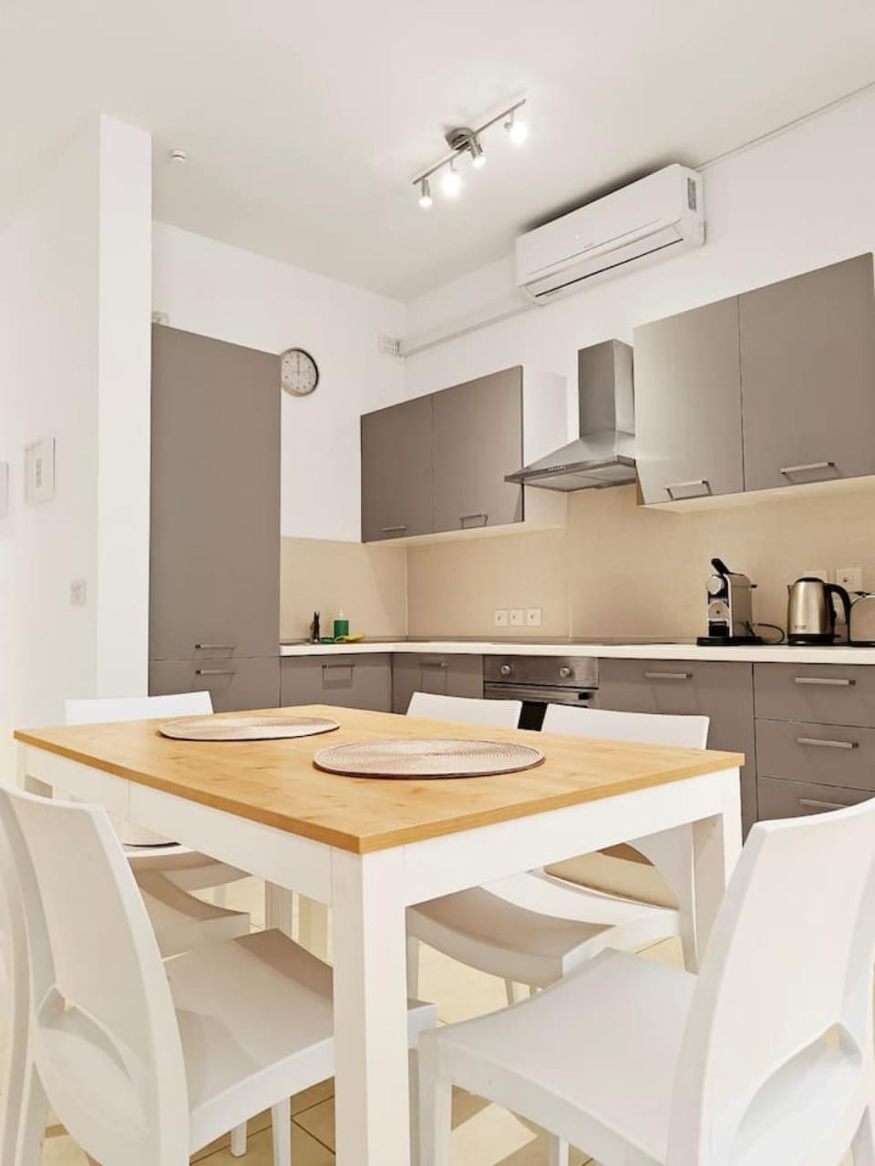 Kitchen or kitchenette, Dining area, stove, air conditioner