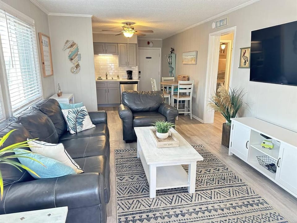 New Listing- Lovely 2BR Ocean View, steps to beach House in North Myrtle Beach