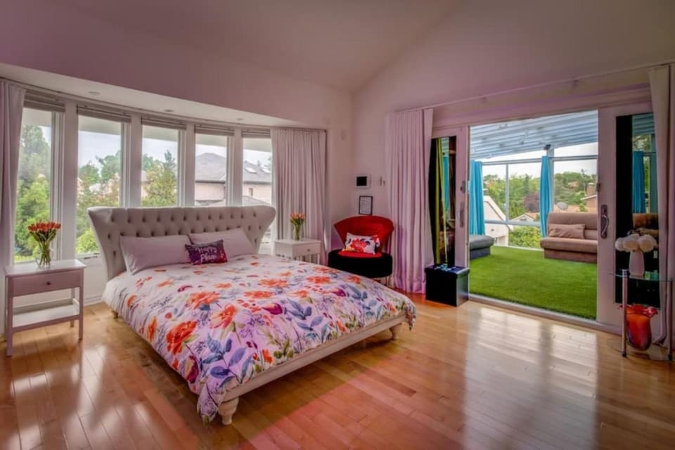 Bayside Queens 6BR Gated Home with Private Heated Pool Game Room and Water Views House in Bayside