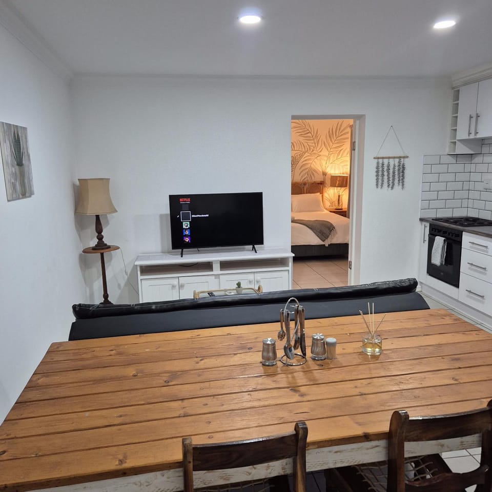 TV and multimedia, Kitchen or kitchenette, Living room, Dining area