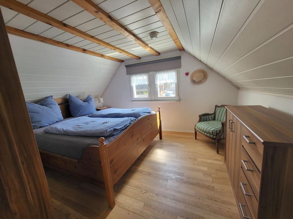 Bedroom, wardrobe