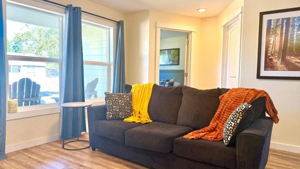 Super comfy King Bed - Great for Longer Stays! Apartment in Springfield