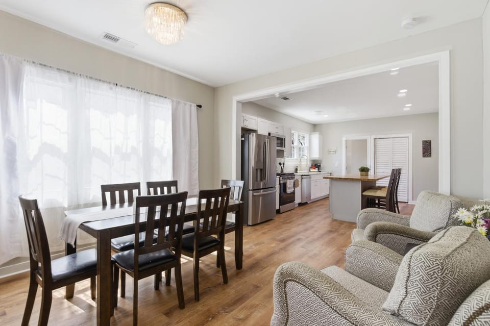 The Landing Pad - 8 minutes to ATL Airport! House in East Point