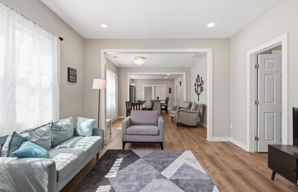 The Landing Pad - 8 minutes to ATL Airport! House in East Point