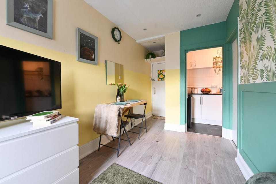 TV and multimedia, Decorative detail, Decorative detail, Dining area