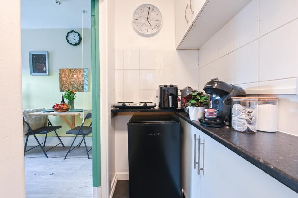 Coffee/tea facilities, Kitchen or kitchenette, kitchen, kitchen