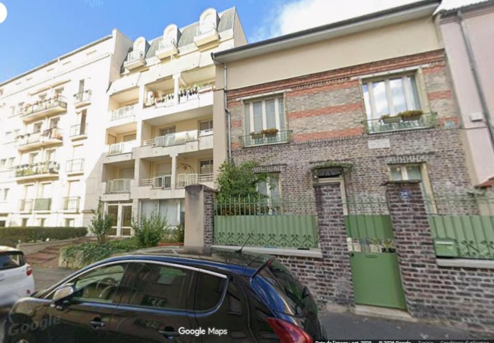 Property building, Day, Neighbourhood, City view, Street view, Location