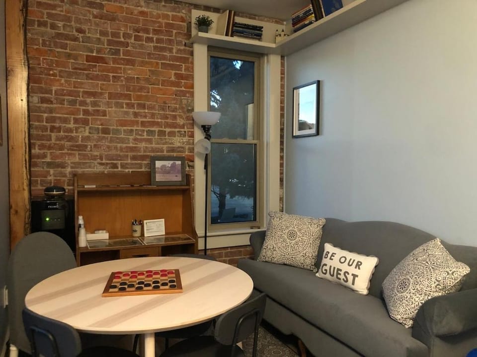 Tipton, IN Hotel-downtown w/ private bed/bathroom Hotel in Tipton