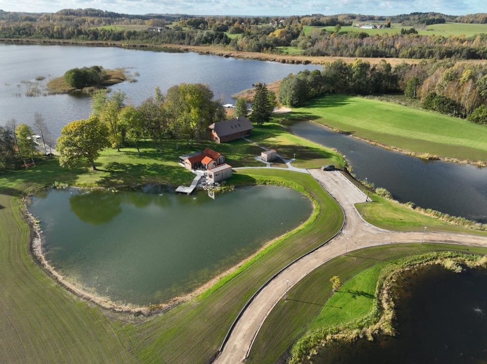 Property building, Day, Natural landscape, Bird's eye view, Lake view