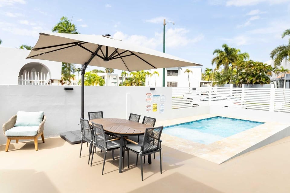 Vibrant FUN 3 BR House with Pool House in Dorado