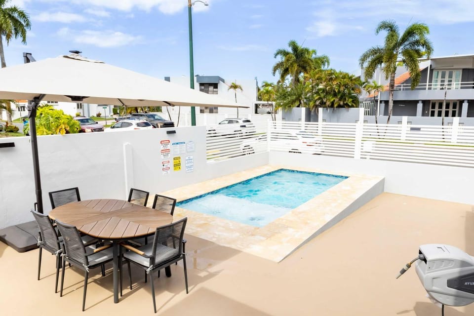 Vibrant FUN 3 BR House with Pool House in Dorado