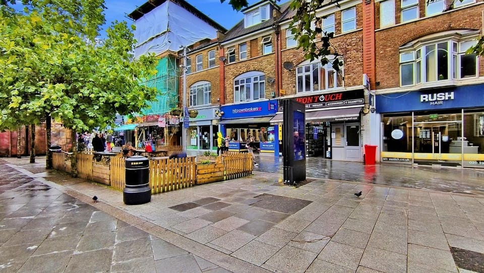 Modern 1BR Flat in Central Harrow Sleeps 4 Apartment in Harrow
