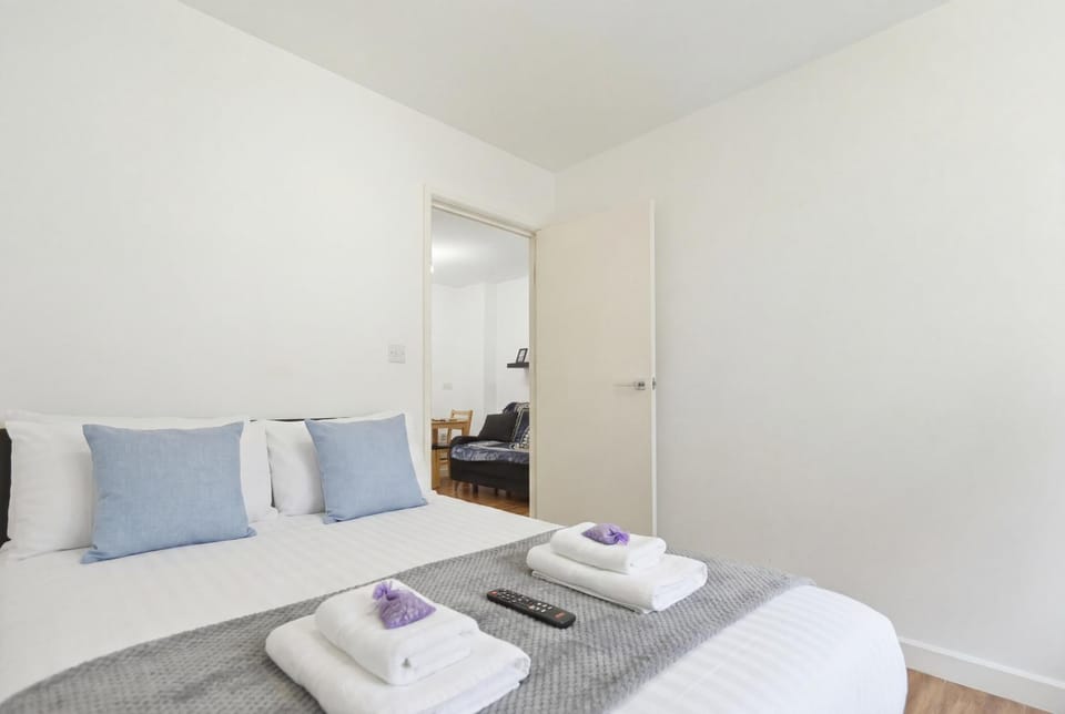 Modern 1BR Flat in Central Harrow Sleeps 4 Apartment in Harrow