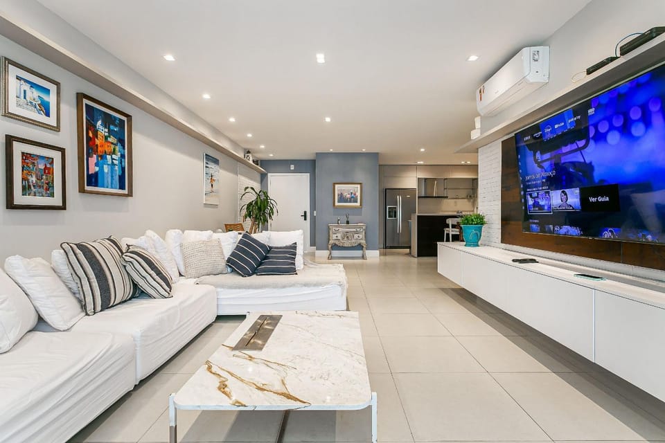Communal lounge/ TV room, TV and multimedia, Living room