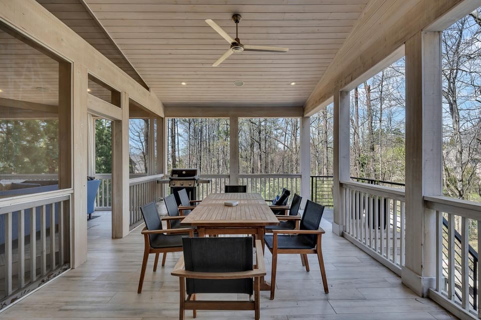 World Cup Estate w pool & fire pit House in Sandy Springs