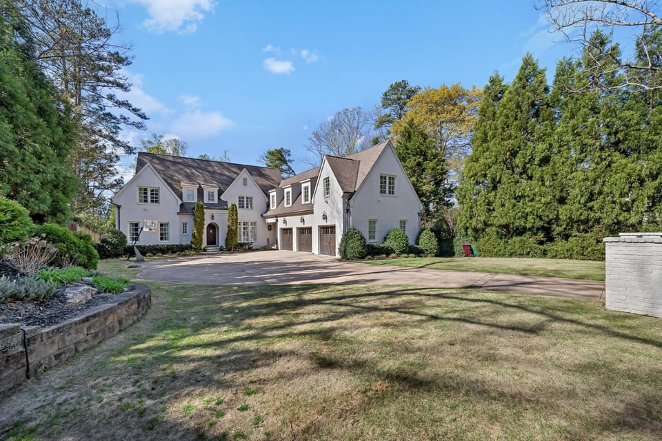 World Cup Estate w pool & fire pit House in Sandy Springs