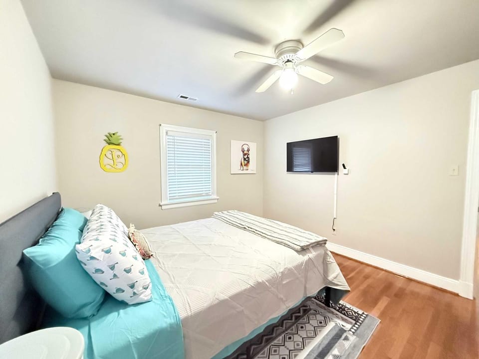 Charming Family Ranch Home Pet Friendly Fenced Yard House in Richmond