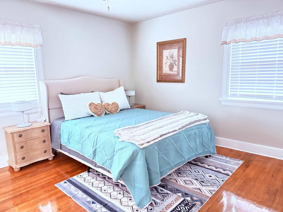 Charming Family Ranch Home Pet Friendly Fenced Yard House in Richmond