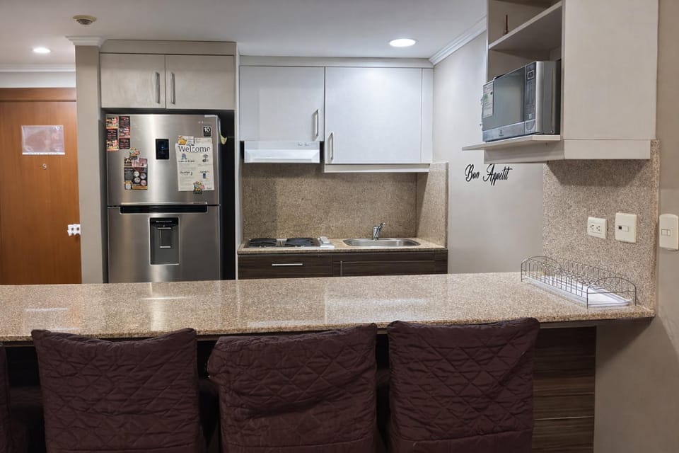 Kitchen or kitchenette, dishwasher, microwave, minibar, oven, pet friendly, stove