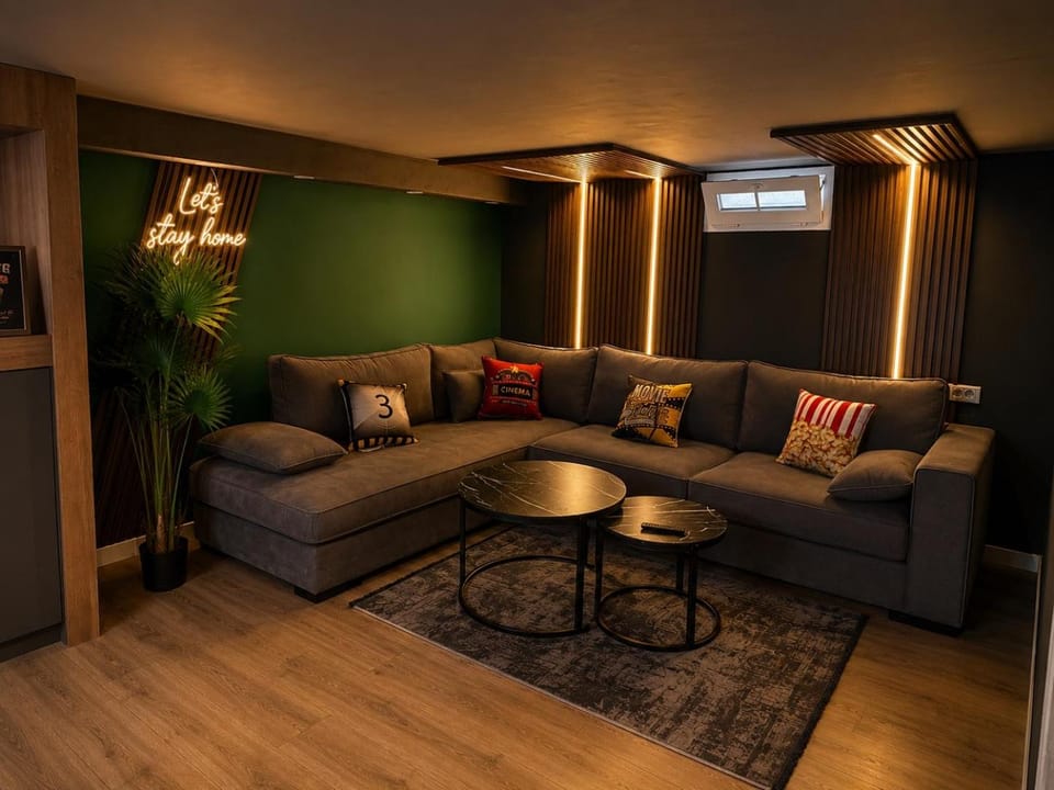 KARIAN Luna -Luxury Apt with Private Cinema in City Center Apartment in Municipality of Ohrid, North Macedonia