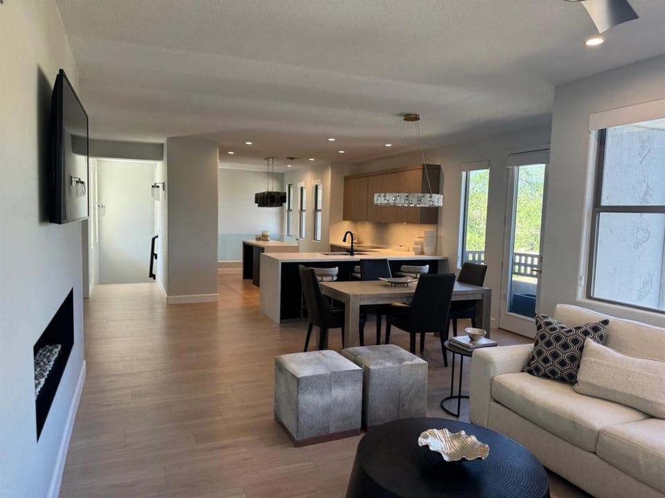 Luxury Scottsdale Retreat in the Heart of Kierland Apartment in Kierland